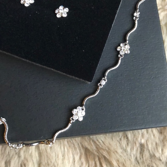 Avon Pretty necklace set - Picture 2 of 5